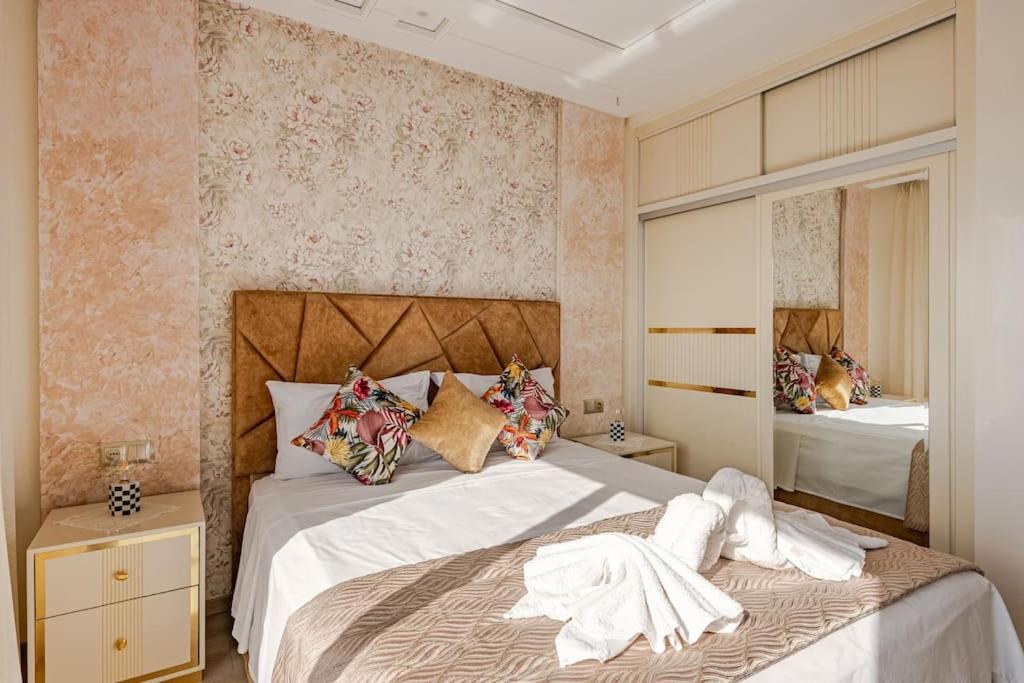 Royale Duplexe Pleine Centre Tanger Apartamento Exterior foto