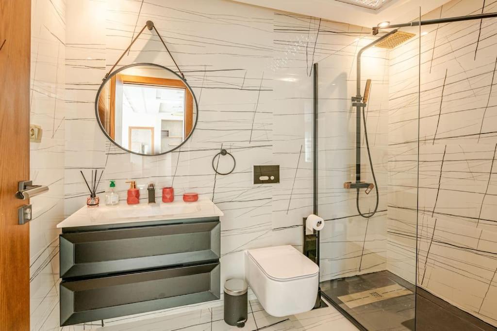 Royale Duplexe Pleine Centre Tanger Apartamento Exterior foto