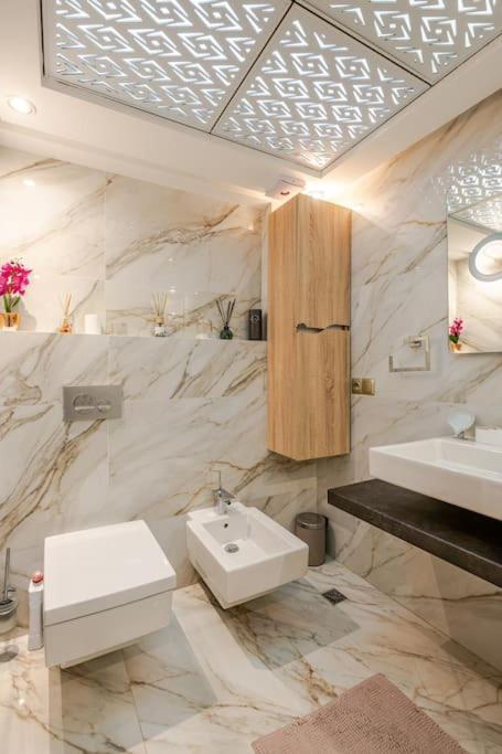 Royale Duplexe Pleine Centre Tanger Apartamento Exterior foto