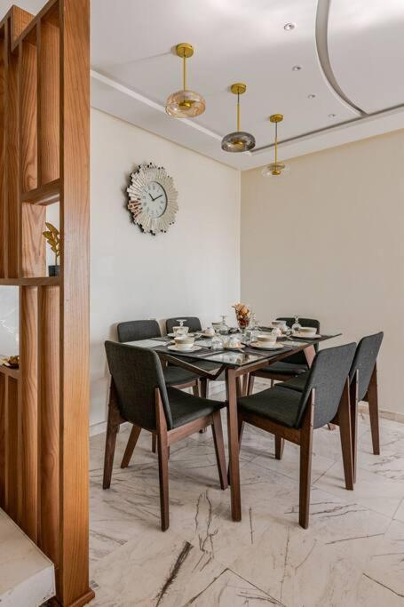 Royale Duplexe Pleine Centre Tanger Apartamento Exterior foto