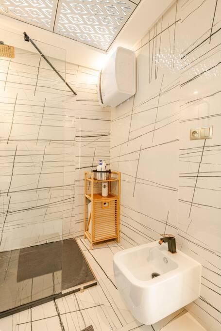 Royale Duplexe Pleine Centre Tanger Apartamento Exterior foto