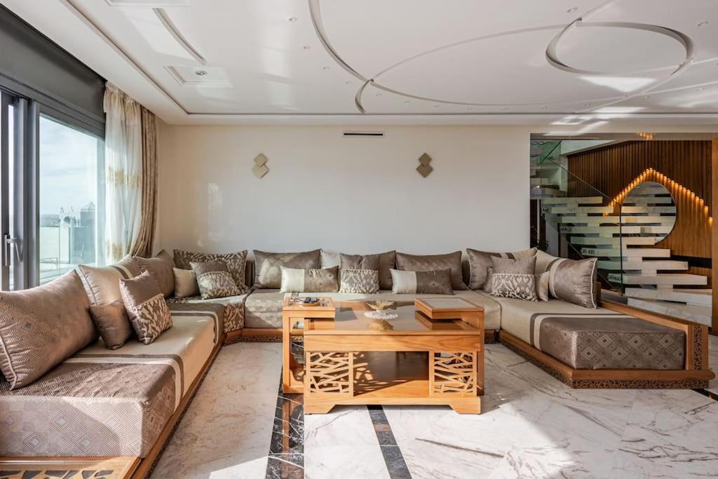 Royale Duplexe Pleine Centre Tanger Apartamento Exterior foto