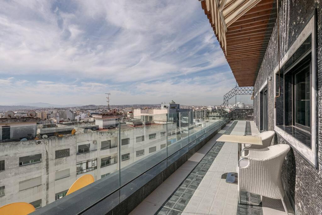 Royale Duplexe Pleine Centre Tanger Apartamento Exterior foto