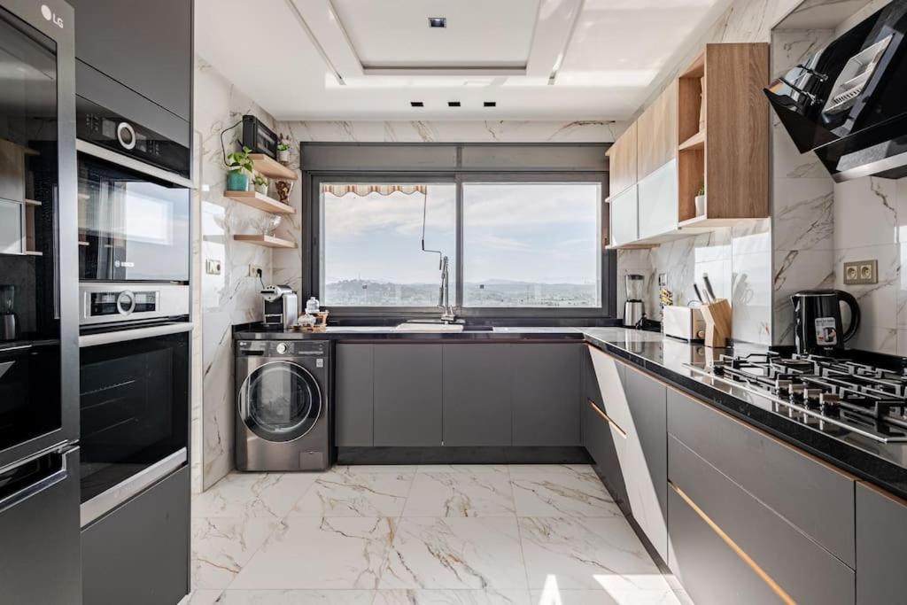 Royale Duplexe Pleine Centre Tanger Apartamento Exterior foto
