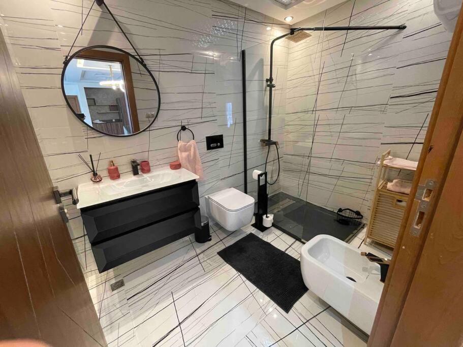 Royale Duplexe Pleine Centre Tanger Apartamento Exterior foto