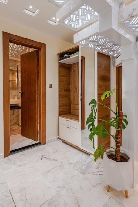Royale Duplexe Pleine Centre Tanger Apartamento Exterior foto
