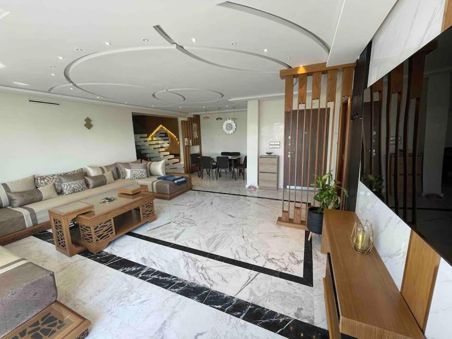 Royale Duplexe Pleine Centre Tanger Apartamento Exterior foto