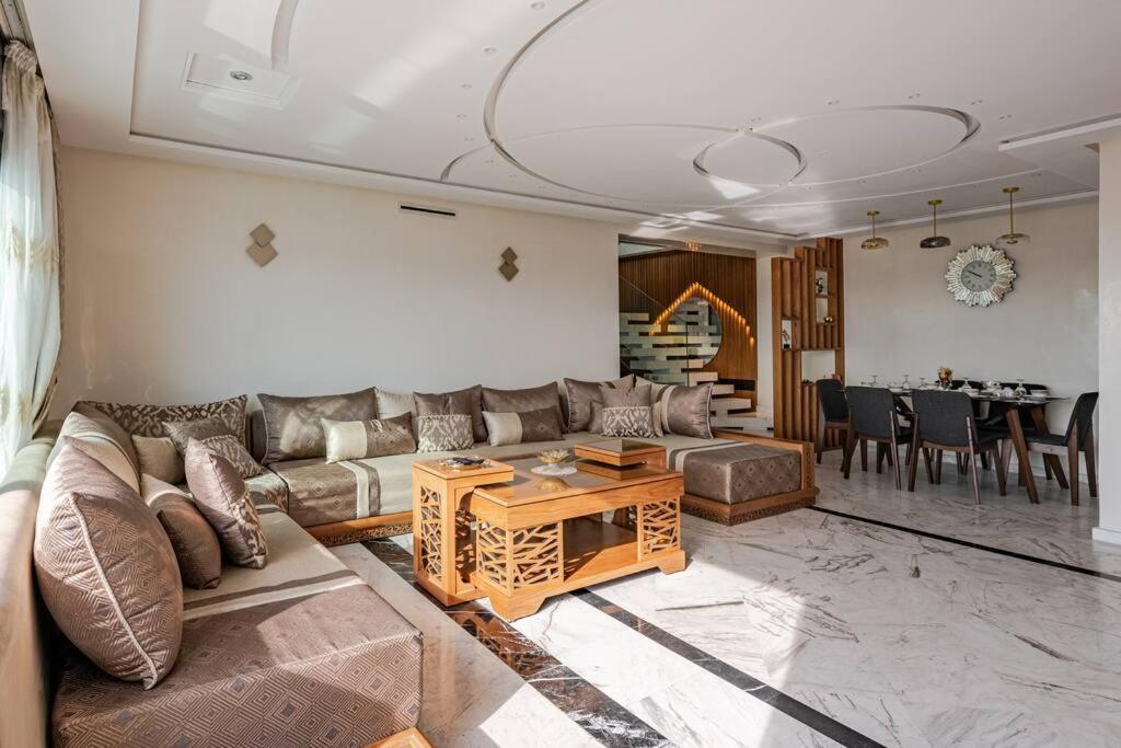 Royale Duplexe Pleine Centre Tanger Apartamento Exterior foto