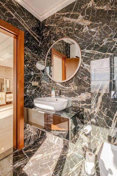 Royale Duplexe Pleine Centre Tanger Apartamento Exterior foto